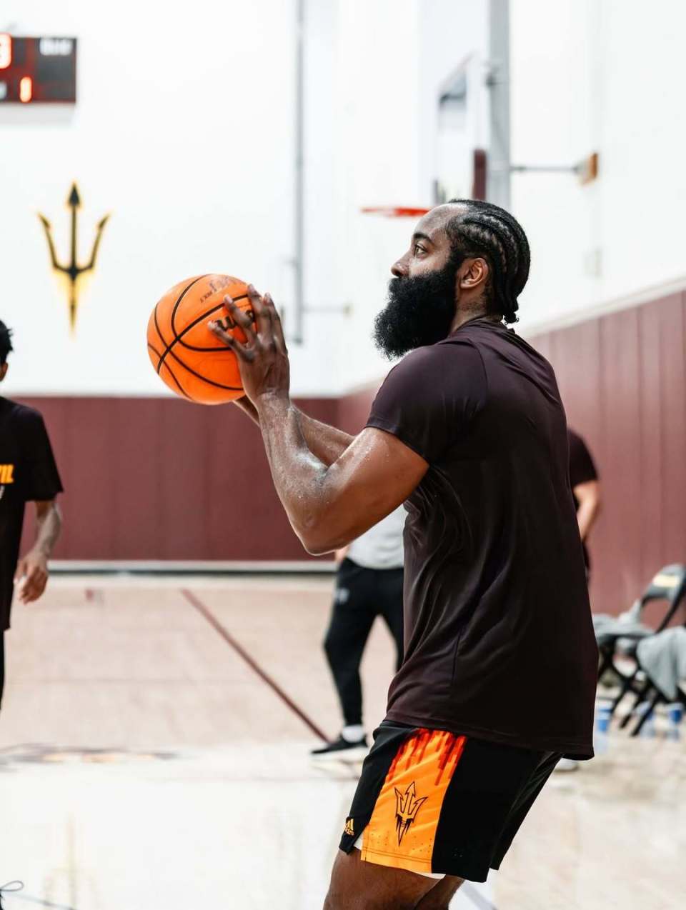 但哈登在, 争抢篮板