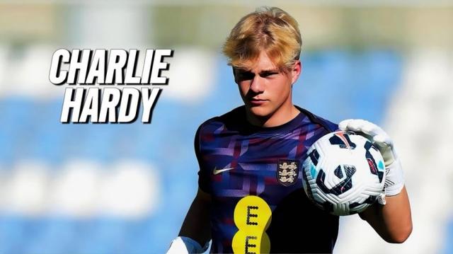 入替补席, 亨德森是自 入替补席, 亨德森是自