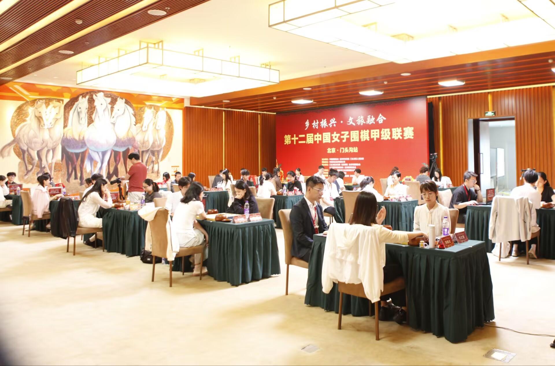 比赛现场, 李乃妍摄, 榜首