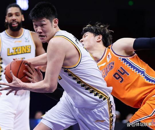 掏钱的动作 掏钱的动作